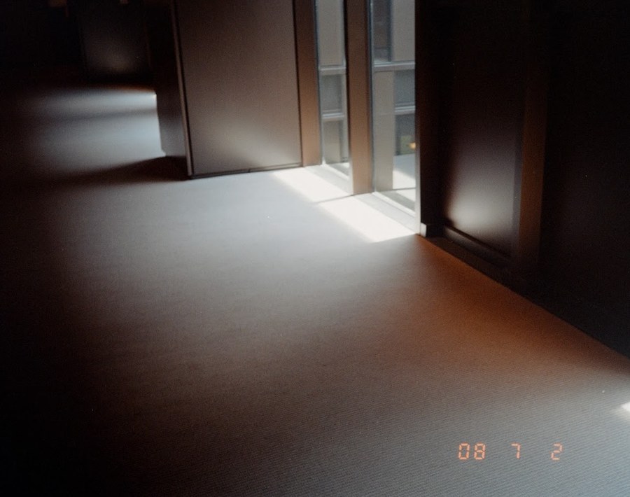 オレンジ色の日付が写し込まれた写真